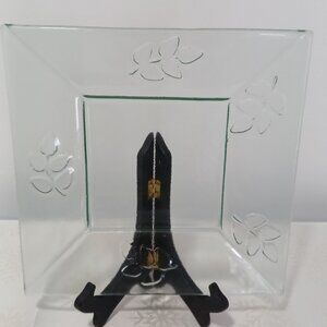 Glass Plate with Leaves Design